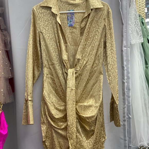 Dresses & Skirts - Gold Leopard Print Tie-Front Dress
